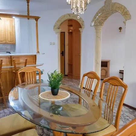 Great And Large Two Bedroom Maisonette With Lovely View & Free Parking Center Apartman *