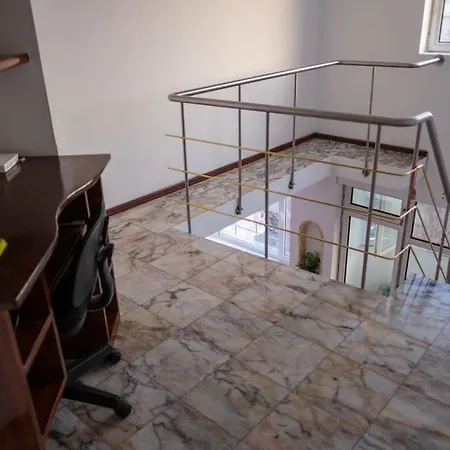 Great And Large Two Bedroom Maisonette With Lovely View & Free Parking Center