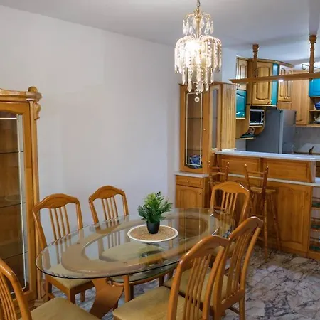 Great And Large Two Bedroom Maisonette With Lovely View & Free Parking Center