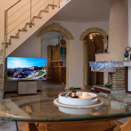 Great And Large Two Bedroom Maisonette With Lovely View & Free Parking Center Apartman Plovdiv