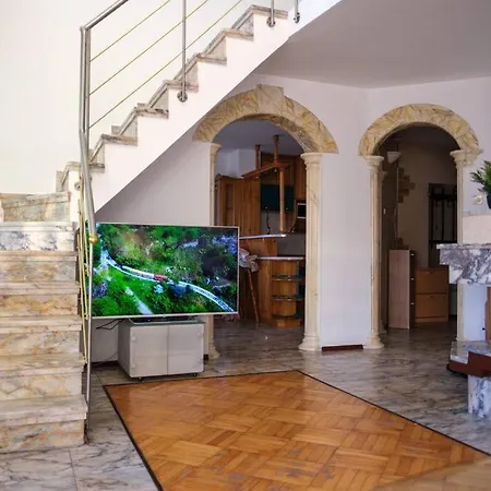 Great And Large Two Bedroom Maisonette With Lovely View & Free Parking Center Apartament *