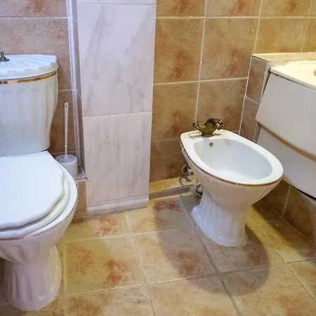 Great And Large Two Bedroom Maisonette With Lovely View & Free Parking Center Apartament