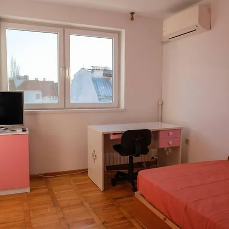 Great And Large Two Bedroom Maisonette With Lovely View & Free Parking Center Apartament