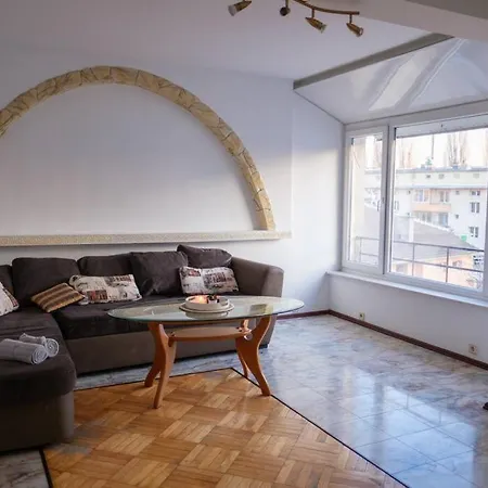 Great And Large Two Bedroom Maisonette With Lovely View & Free Parking Center Apartment