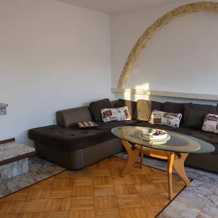 Great And Large Two Bedroom Maisonette With Lovely View & Free Parking Center Apartament Plovdiv