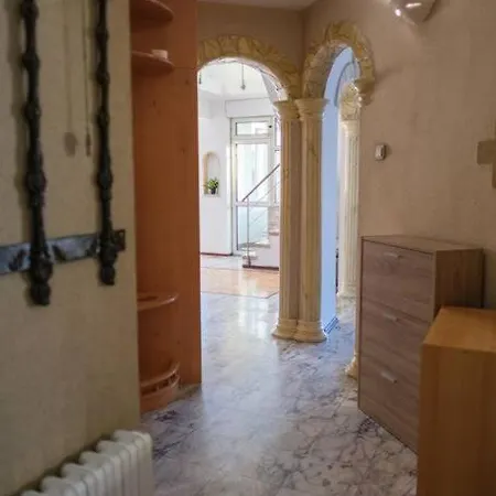 Apartment Great And Large Two Bedroom Maisonette With Lovely View & Free Parking Center *