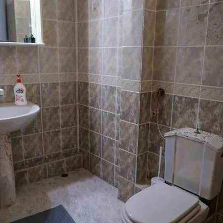 Great And Large Two Bedroom Maisonette With Lovely View & Free Parking Center Apartment *