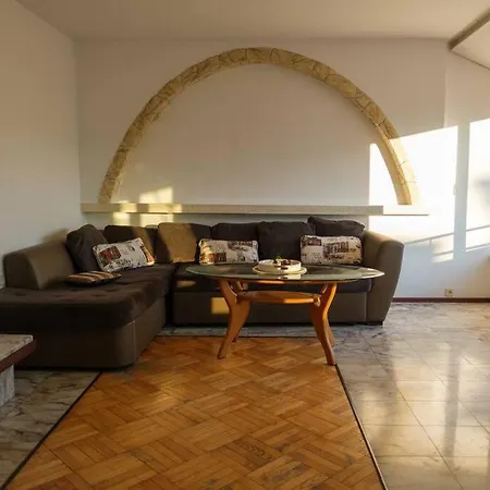 Great And Large Two Bedroom Maisonette With Lovely View & Free Parking Center Apartament Plovdiv