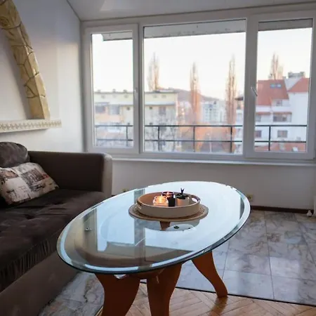 Apartament Great And Large Two Bedroom Maisonette With Lovely View & Free Parking Center