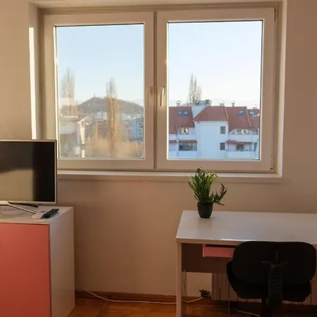 Great And Large Two Bedroom Maisonette With Lovely View & Free Parking Center Apartament Plovdiv